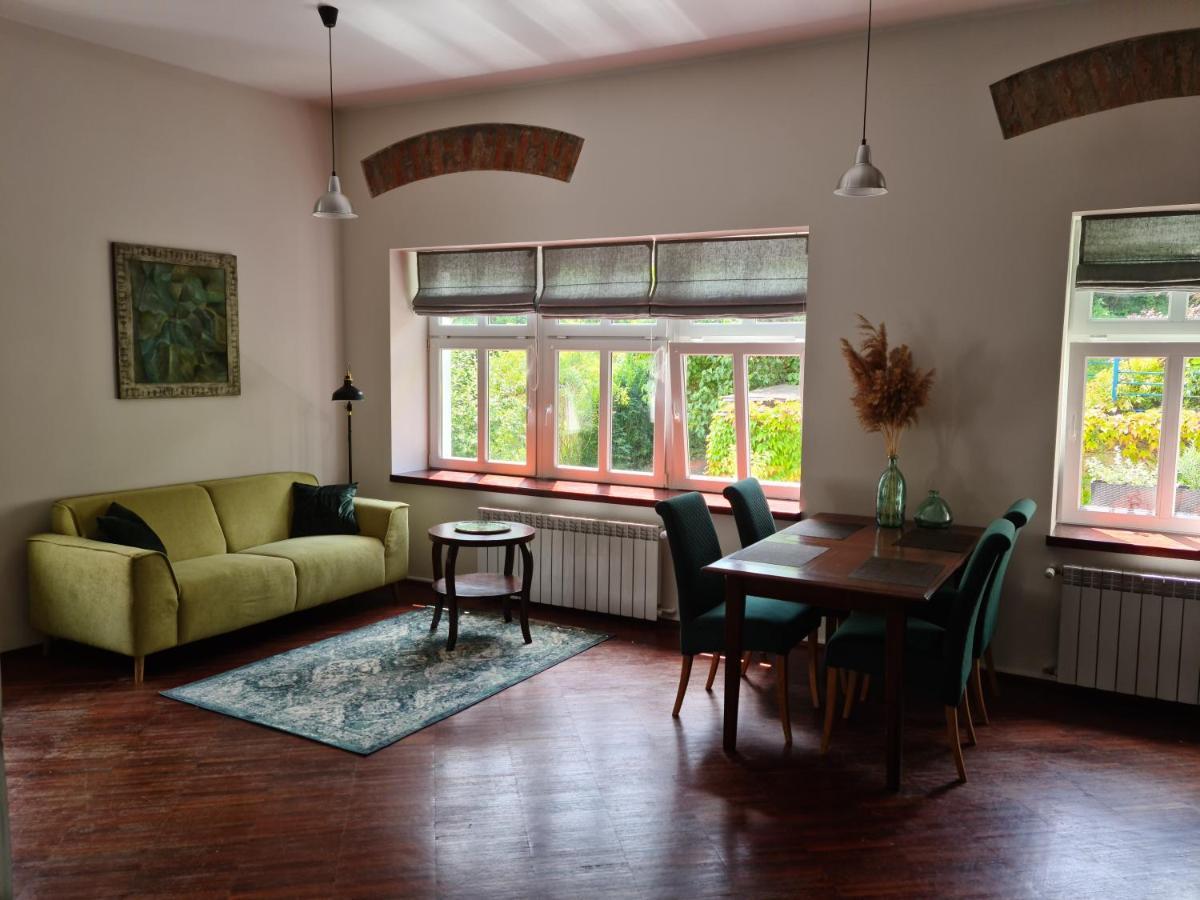 Апартаменти Apartament W Starej Szkole Сребрна-Ґура Екстер'єр фото
